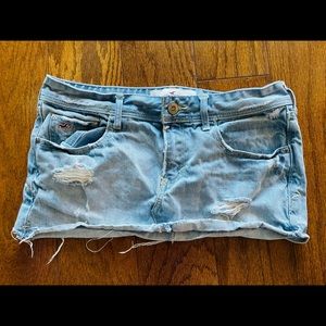 Hollister Size 27 (Size 5) Denim Mini Skirt